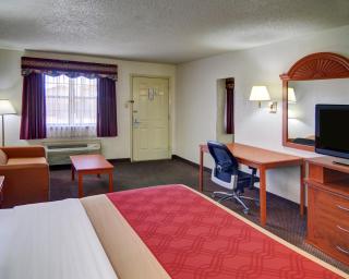 Super 8 by Wyndham Decatur Texas - 1