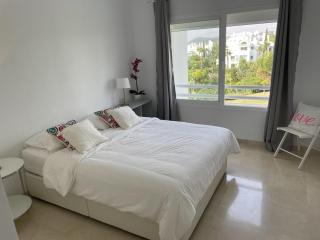 Stunning Modern 2 Bedroom Apartment - Alcazaba Lag - Estepona - 1