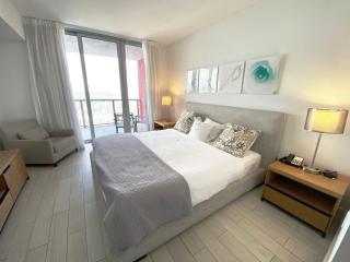 Amazing 1B-1B Apartment With Amazing View! 28A - Hallandale Beach - 0