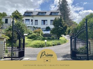 La Villa en Loire, avec Jacuzzi 6 places, Piscine chauffée, boulodrome, salle de jeu, 6 Chambres, vue Loire, 350M2 - La Charité-sur-Loire - 9