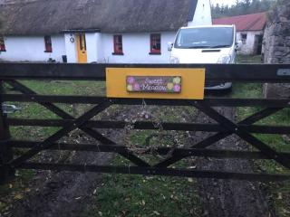 Sweet Meadow A delightful romantic thatched cottage by river Shannon on 4 acres is for peace party family or work from home - 6