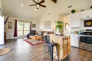Center Point Countryside Cottage with Deck, Grill! - Center Point - 2