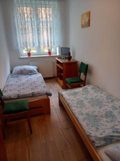 Kwatery pod wieżą - - 2