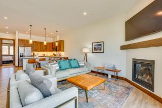 Modern Fraser Townhome with Private Hot Tub and Decks! - 7