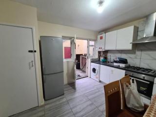 Amazing 5 bed House in Heathrow - West Drayton - 0