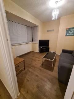 Amazing 5 bed House in Heathrow - West Drayton - 8
