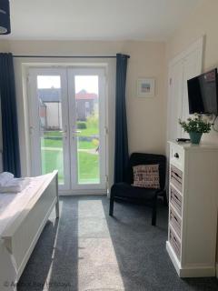 A Wave From It All - Part of the The Bay Filey Holiday Village with pool, gym and direct beach access, pub, restaurant, tennis and meadows walks - 1