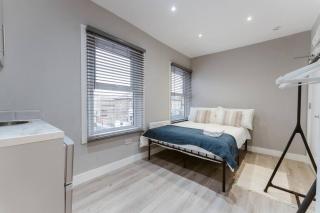 Charming Central London Kitchenette - Your Ideal Stay in the Heart of the City - 8