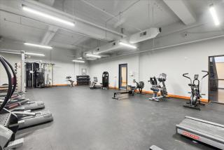 Large 3BR Apts & Studios, Gym, Game Room - Philadelphia - 1
