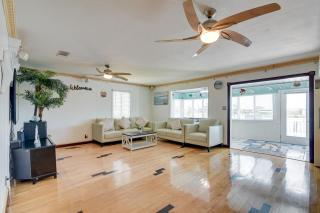 Waterfront Galveston Bay Retreat - 4 Mi to Beach! - Galveston - 7