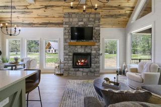 Kiss Me Goodnight - Broken Bow - 4