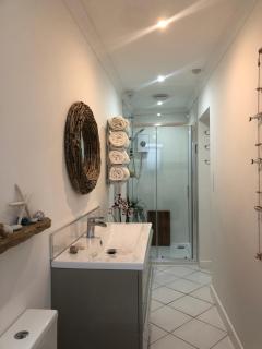 Ocean Drive Boutique Apartment continental Breakfast & Tray - Brean - 0