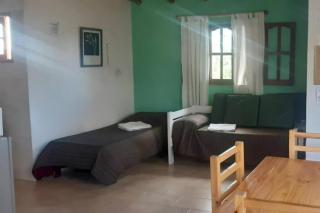 Casas HG-Desayuno sencillo entregado al check in-Pileta normal y climatizada en predio a 5 minutos en auto-Acepta mascotas bajo petición-Cochera para 1 auto - 6