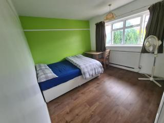 Amazing 5 bed House in Heathrow - West Drayton - 3