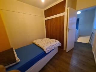 Amazing 5 bed House in Heathrow - West Drayton - 1