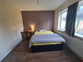 Amazing 5 bed House in Heathrow - West Drayton - 4