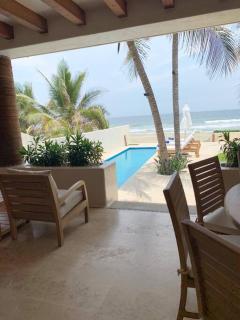 Stunning beachfront house w/ private pool. - Zihuatanejo - 0
