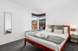 Spectacular Views - One Bedroom Unit - Free Parking - Free WIFI - 8