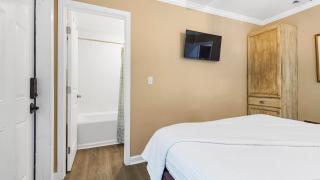 BeachLife Unit BC Getaway Sleeps 22 - Panama City Beach - 6