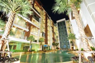 Recently Renovated Pool View Apartment in Modern Complex - 0