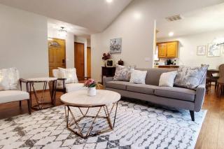 Freshly Remodeled Quaint Home - Springfield - 0