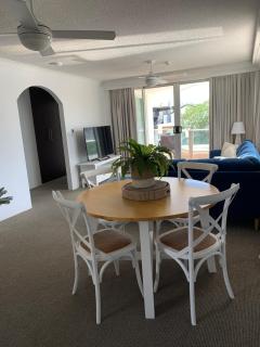Pacific Regis Beachfront Holiday Apartments - 3