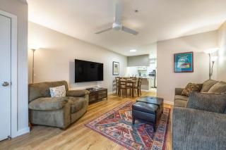 15 Lodge with Hood River Bridge View - 8