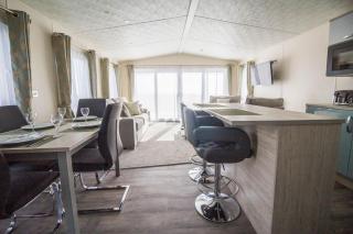 Stunning Lodge Full Sea Views At Broadland Sands In Suffolk Ref 20089Bs - 4