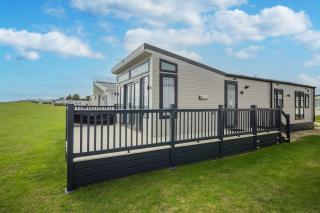 Stunning Caravan With Full Sea Views At Broadland Sands In Suffolk Ref 20236Bs - Hopton on Sea - 8