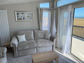 Stunning Caravan With Full Sea Views At Broadland Sands In Suffolk Ref 20236Bs - Hopton on Sea - 9