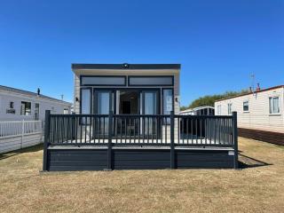 Stunning Caravan With Full Sea Views At Broadland Sands In Suffolk Ref 20236Bs - Hopton on Sea - 5