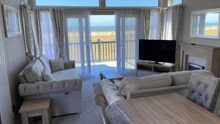 Stunning Caravan With Full Sea Views At Broadland Sands In Suffolk Ref 20236Bs - Hopton on Sea - 4