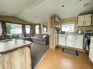 Lovely Caravan At Broadland Sands Holiday Park Nearby Lowestoft Ref 20011Bs - 3