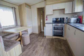 Great 8 Berth Caravan In Norfolk Near To Great Yarmouth Ref 20178Bs - 5