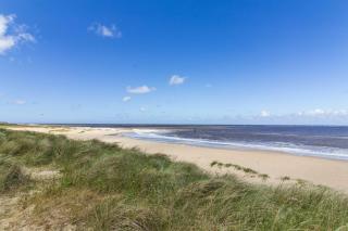 8 Berth Caravan With Decking At Caister Beach In Norfolk Ref 30016S - 4