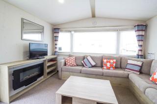Lovely 6 Berth Caravan For Hire In Norfolk, By A Beautiful Beach! Ref 50030J - 8