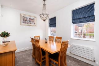 Beautiful Big Family Home - Sleeps 10, Park 3 Cars - 3