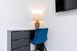 Beautiful Big Family Home - Sleeps 10, Park 3 Cars - Meanwood - 1