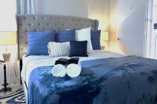 Tranquil Times a Serene 3BR Close to RJ Stadium with Screened Heated Pool, Outdoor Kitchen and Yard Chess - 3