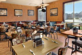 Days Inn & Suites by Wyndham Fort Pierce Midtown - Fort Pierce - 1