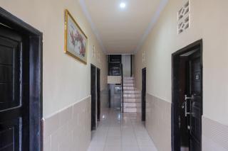 RedDoorz at Hotel Rich Parepare near Pantai Mattirotasi - Parepare - 3