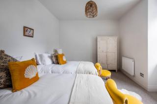 Luxurious Manor House with Sea Views - Sleeps 10 - Amlwch - 1