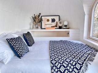 Y Caban - A Luxury Rural Retreat with Seaviews - 4
