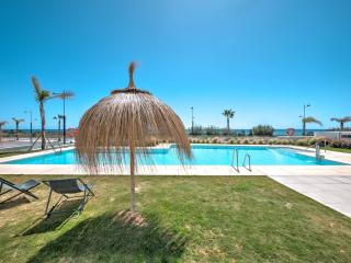 New beach front apartment with large balcony - Torrox Costa - 9