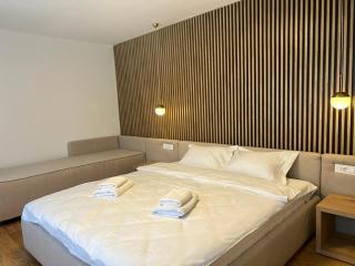 Square View - 4