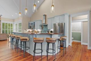 Grand Home on 10 Acres in Surf City w/Private Pond! - Hampstead - 2