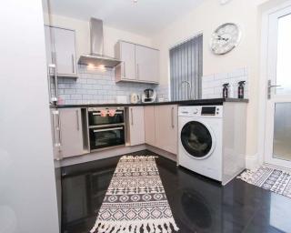 No25-Luxe Living Guest House- 2 Bed-WIFI-Free Parking-City- Beach - 1