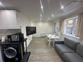 2 Bedroom house,BrownhillRd SE6 - Londra - 0