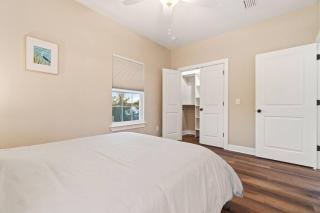 Cheerful 3BR close to downtown + double balcony - 9