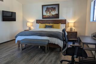 The Arrowhead Oasis - hot tub, heated pool, fire pits, backyard games - 1